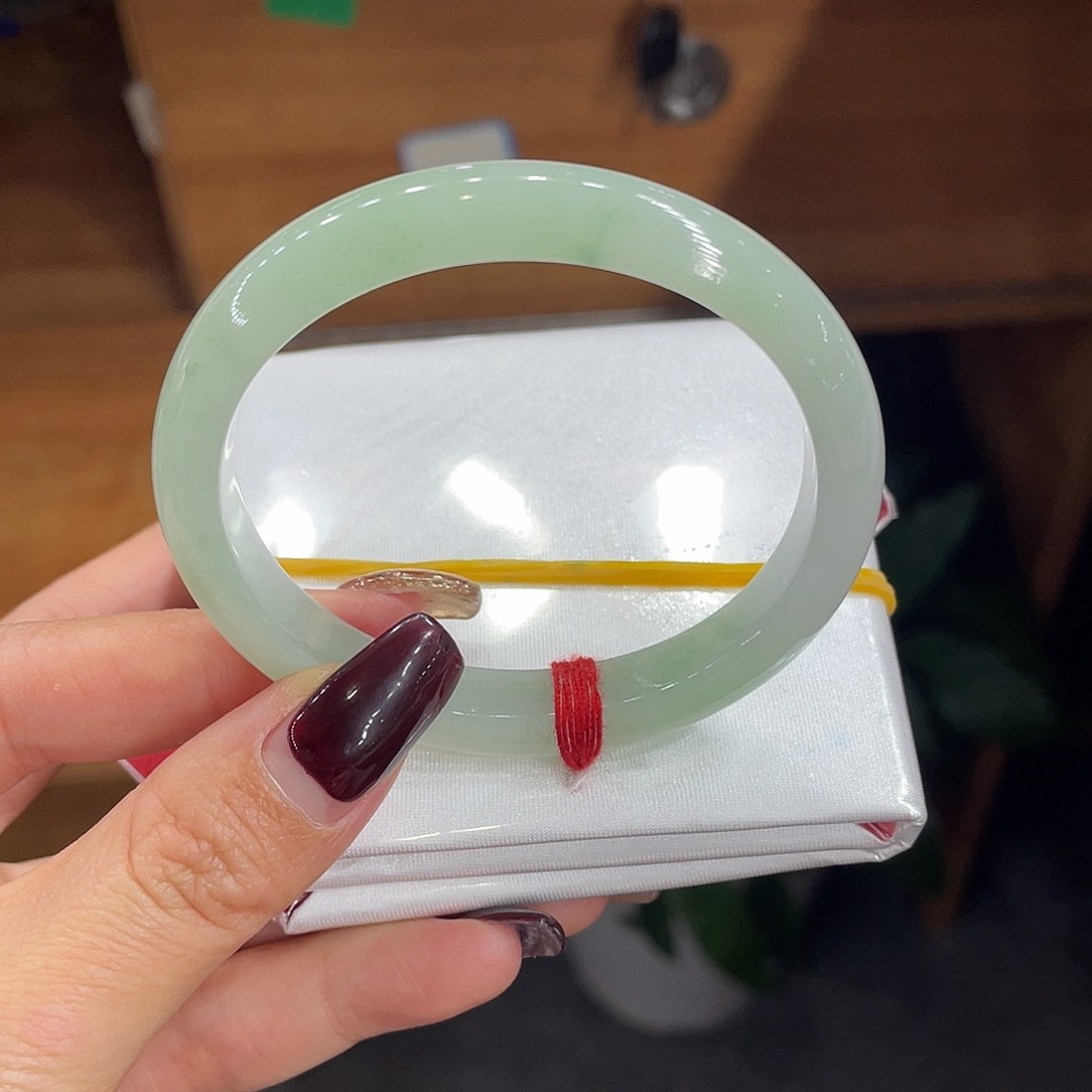 翡翠手镯未镶嵌天然翡翠