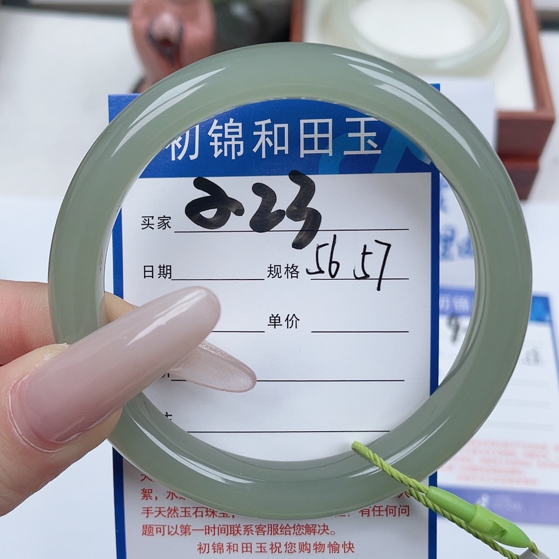 和田玉未镶嵌手镯