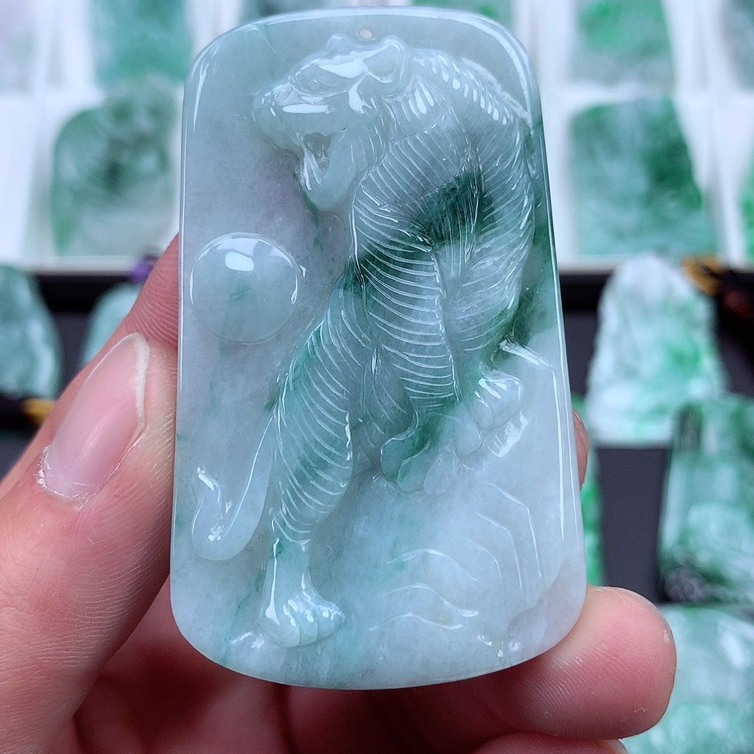 翡翠颈饰未镶嵌翡翠吊坠