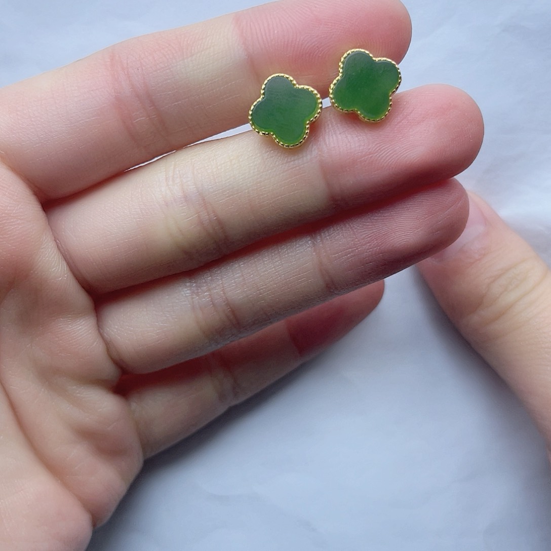 和田玉耳钉。k k银S925镶嵌