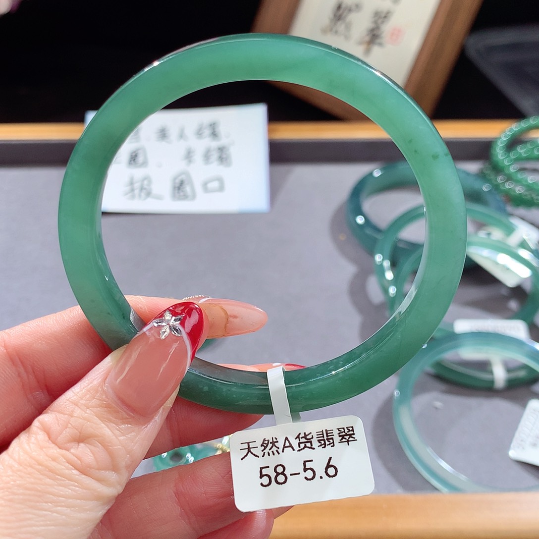 翡翠手镯（圆镯）未镶嵌