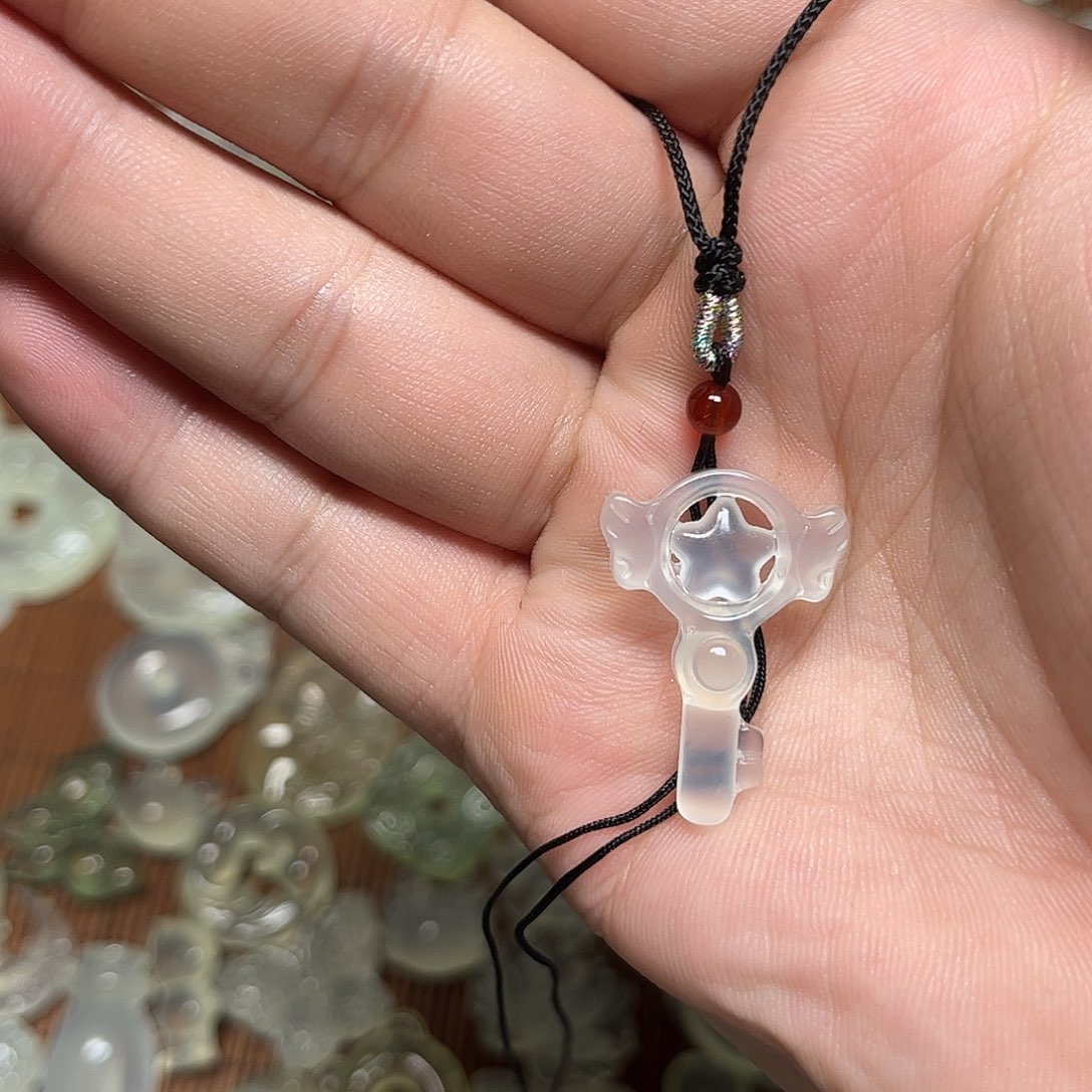 蛇纹石玉未镶嵌颈饰