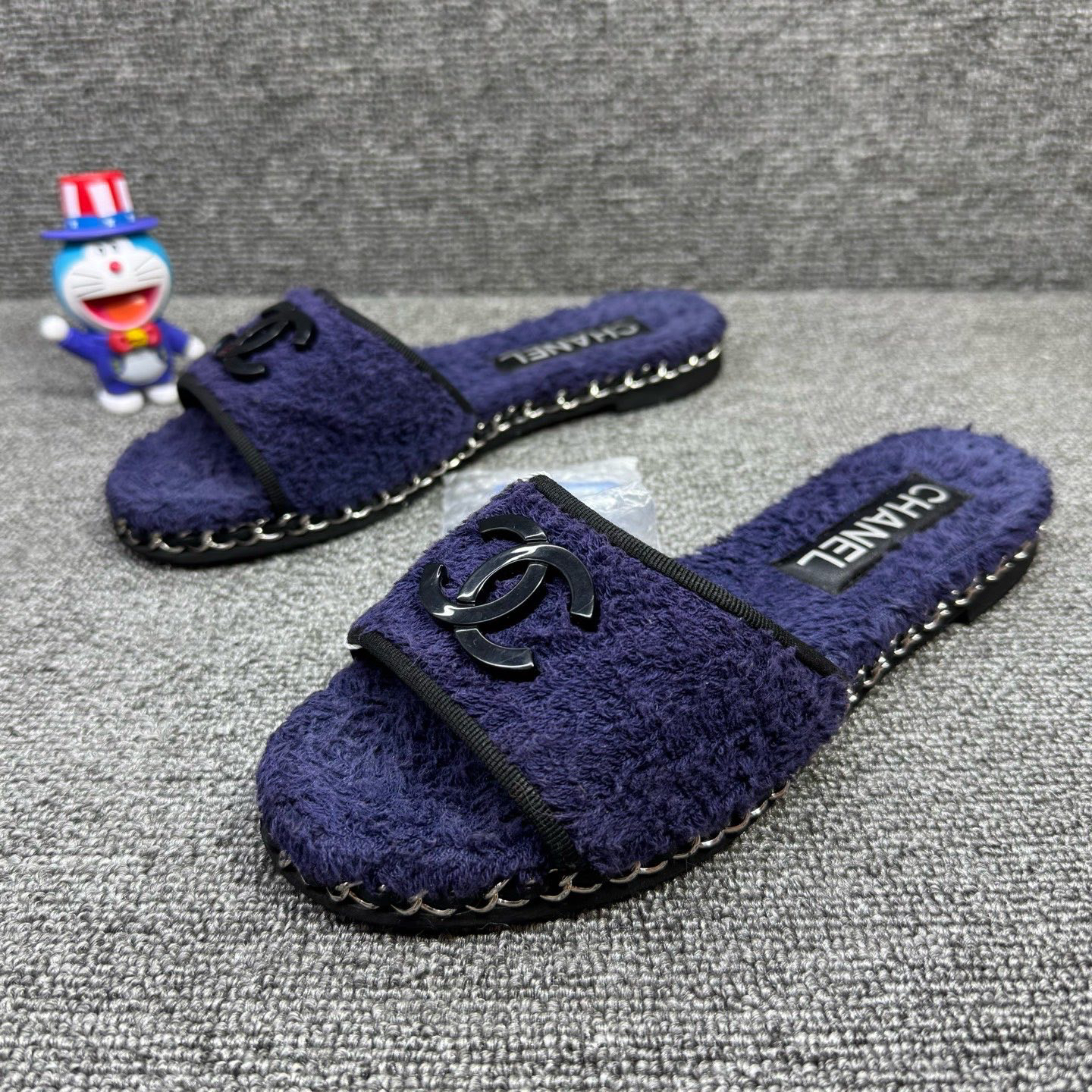 95新 Chanel/香奈儿 36码 深蓝色毛毛拖鞋 D5956