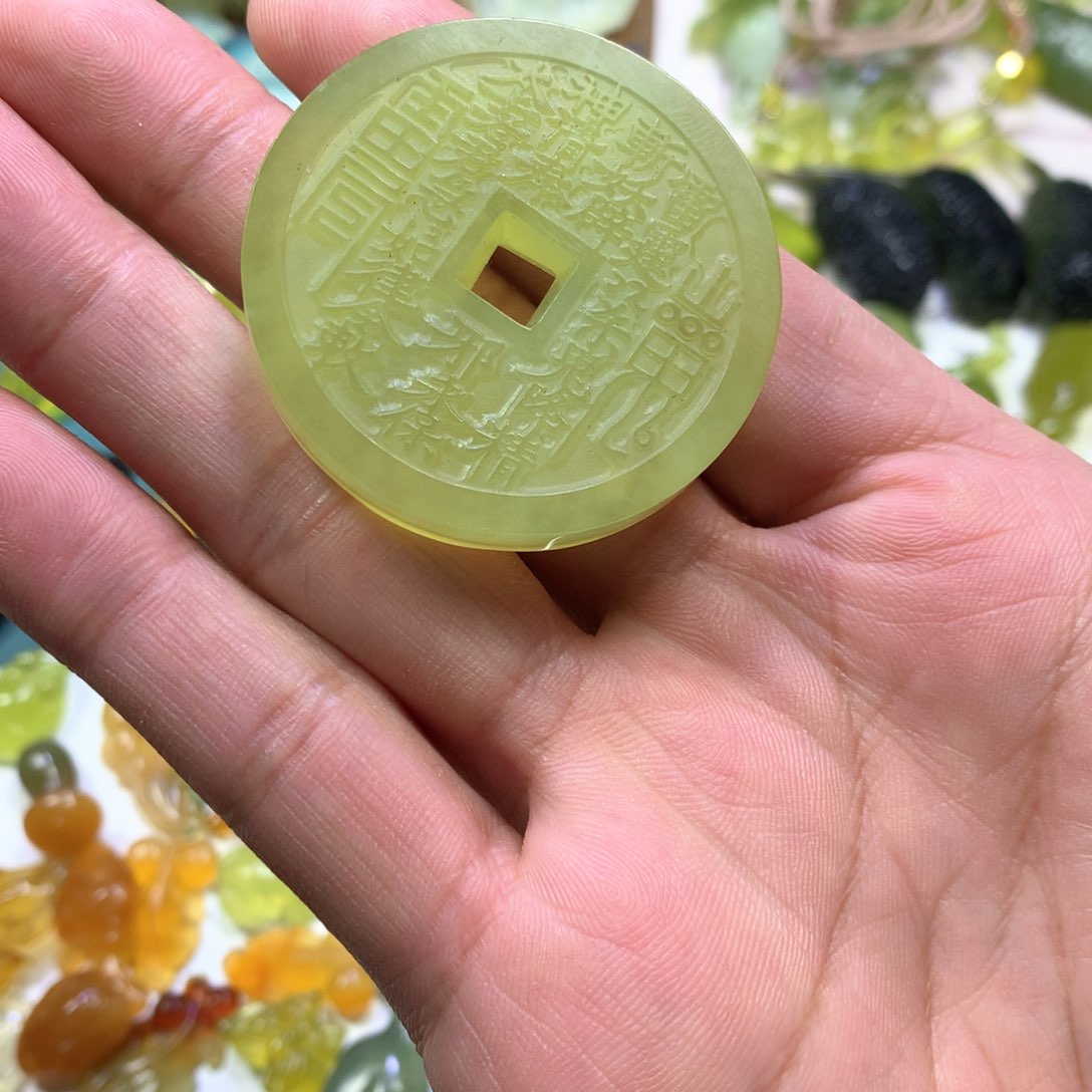 岫玉颈饰未镶嵌花钱