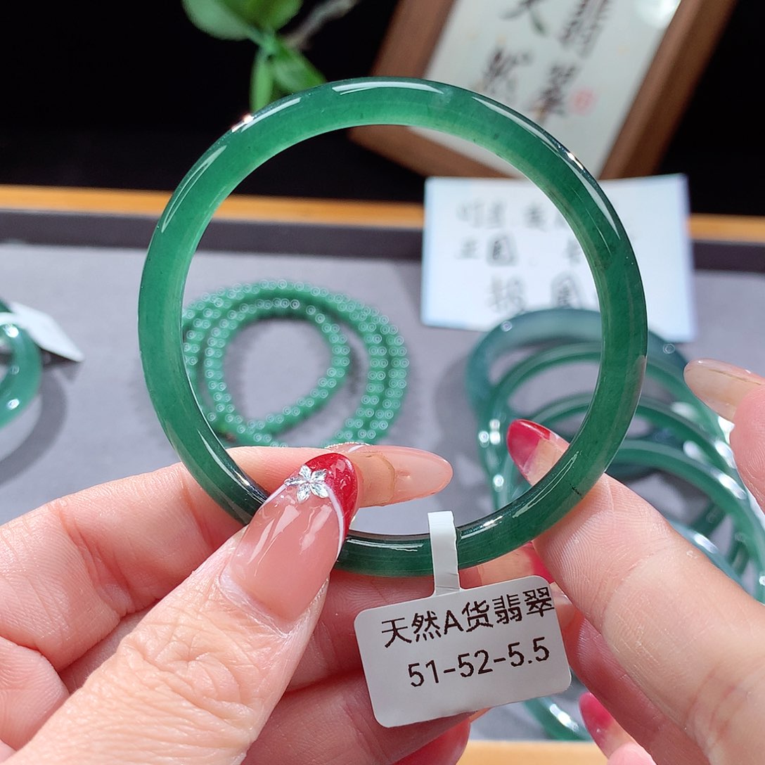 翡翠手镯（圆镯）未镶嵌