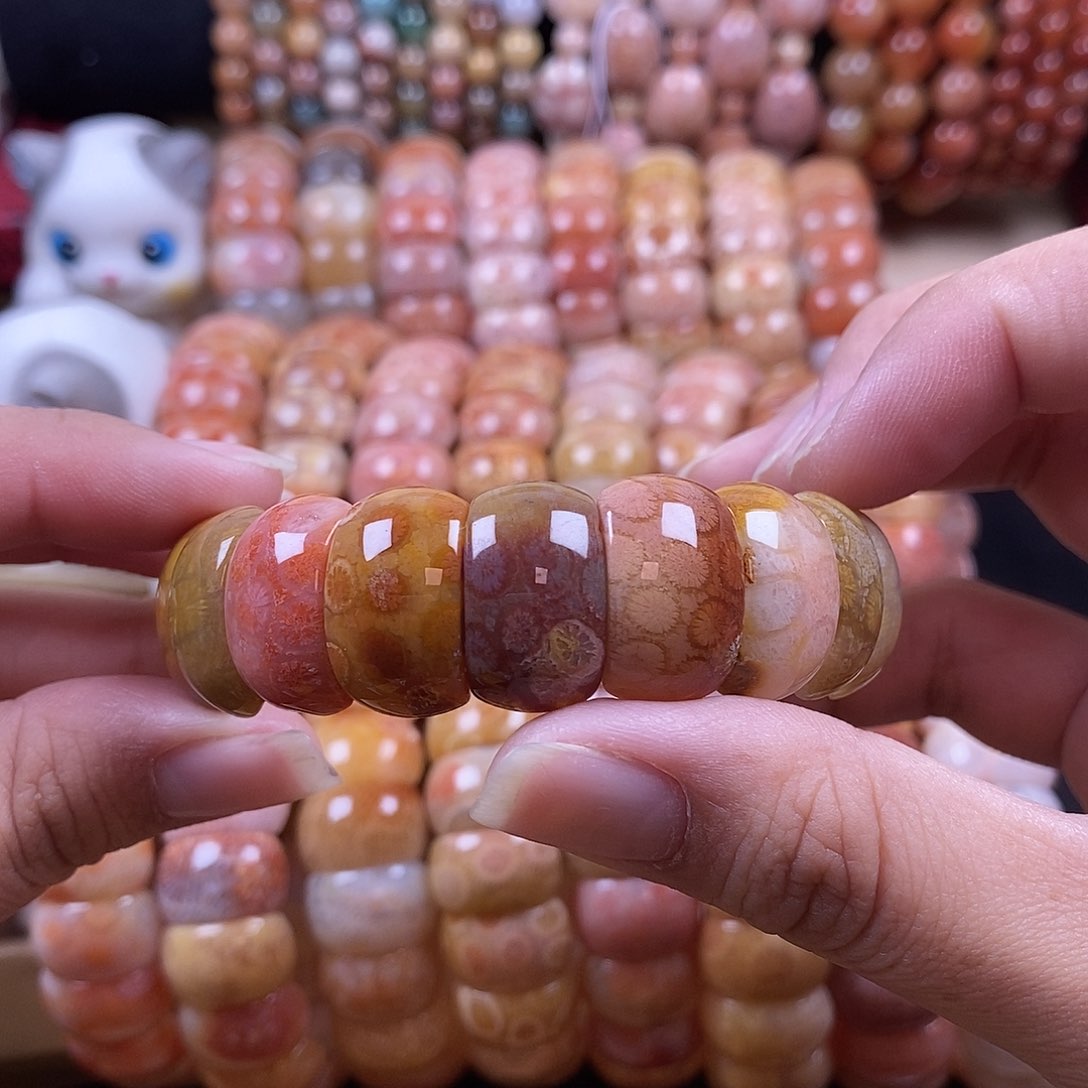 断***念硅化珊瑚（珊瑚玉）手牌未镶嵌