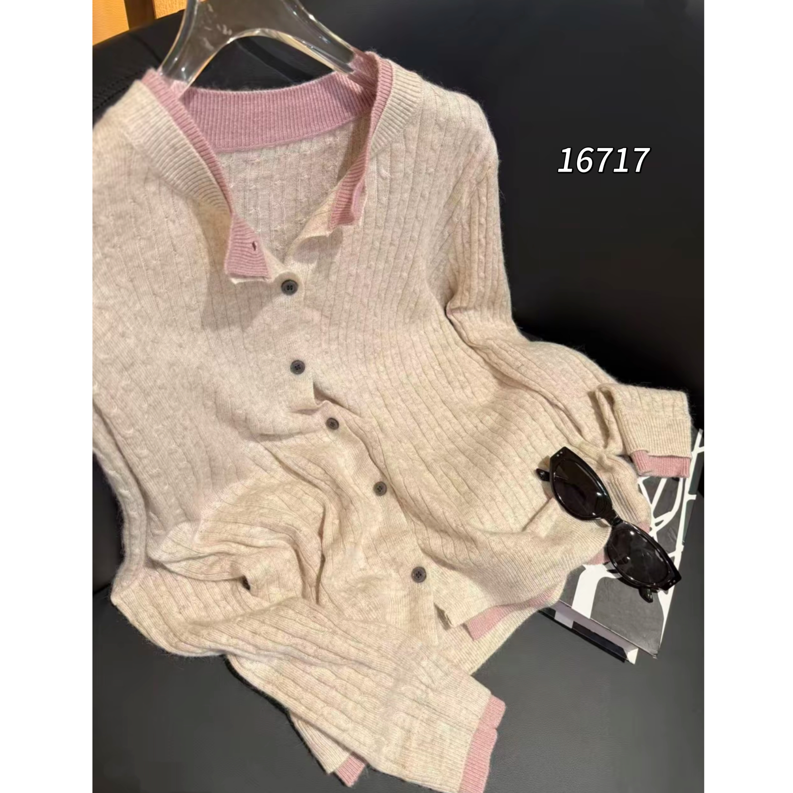 16717（部分无水洗唛，介意慎拍）WANGDAN圆领假两件针织长袖开衫