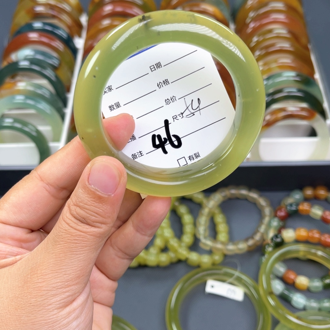 蛇纹石玉未镶嵌手镯