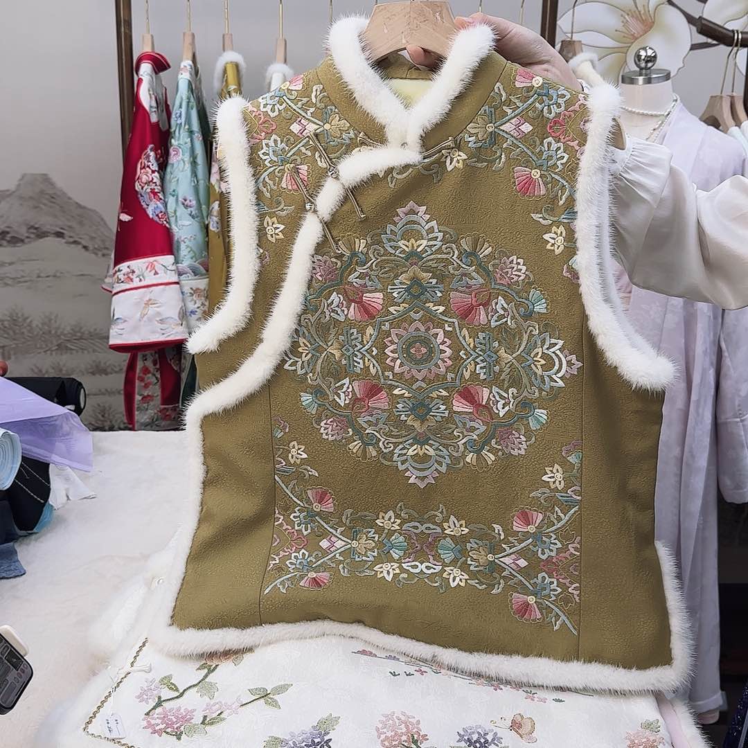 刺绣5.真丝苏绣棉服款马甲