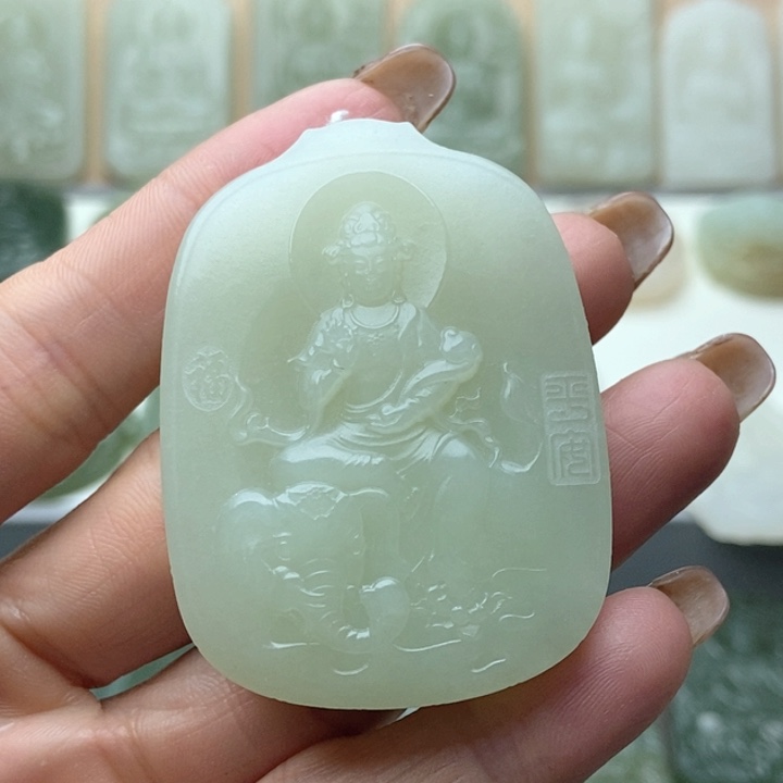 和田玉颈饰未镶嵌李****?