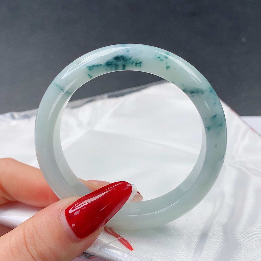 翡翠手镯未镶嵌43正50