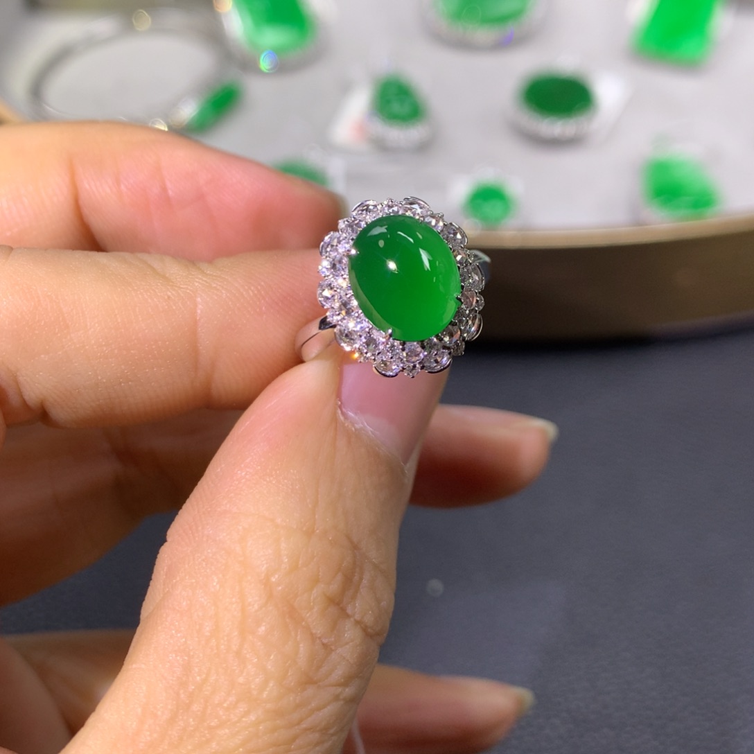 翡翠戒指18K金镶嵌翡翠