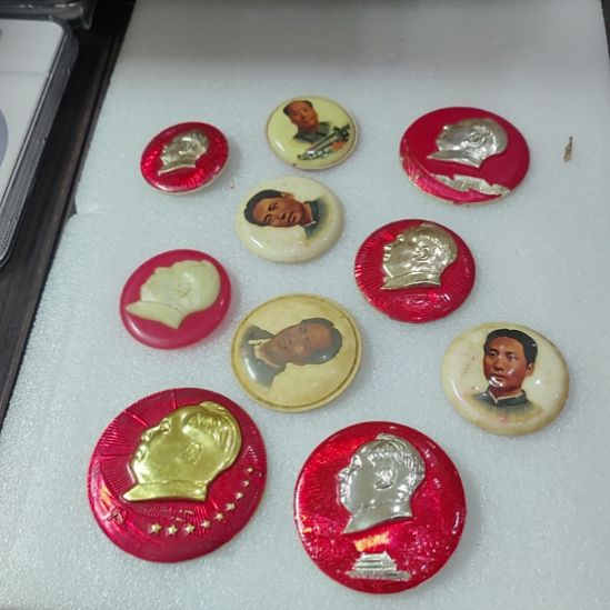 新***心其他普通金属纪念章