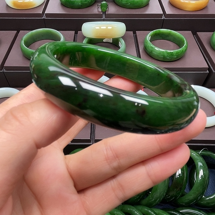 和田玉未镶嵌手镯