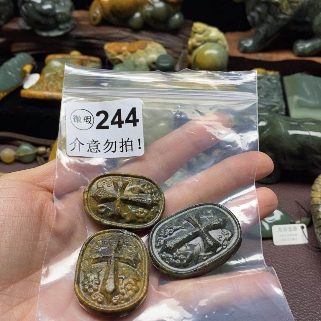 未镶嵌岫岩河磨玉（透闪石质玉）把件