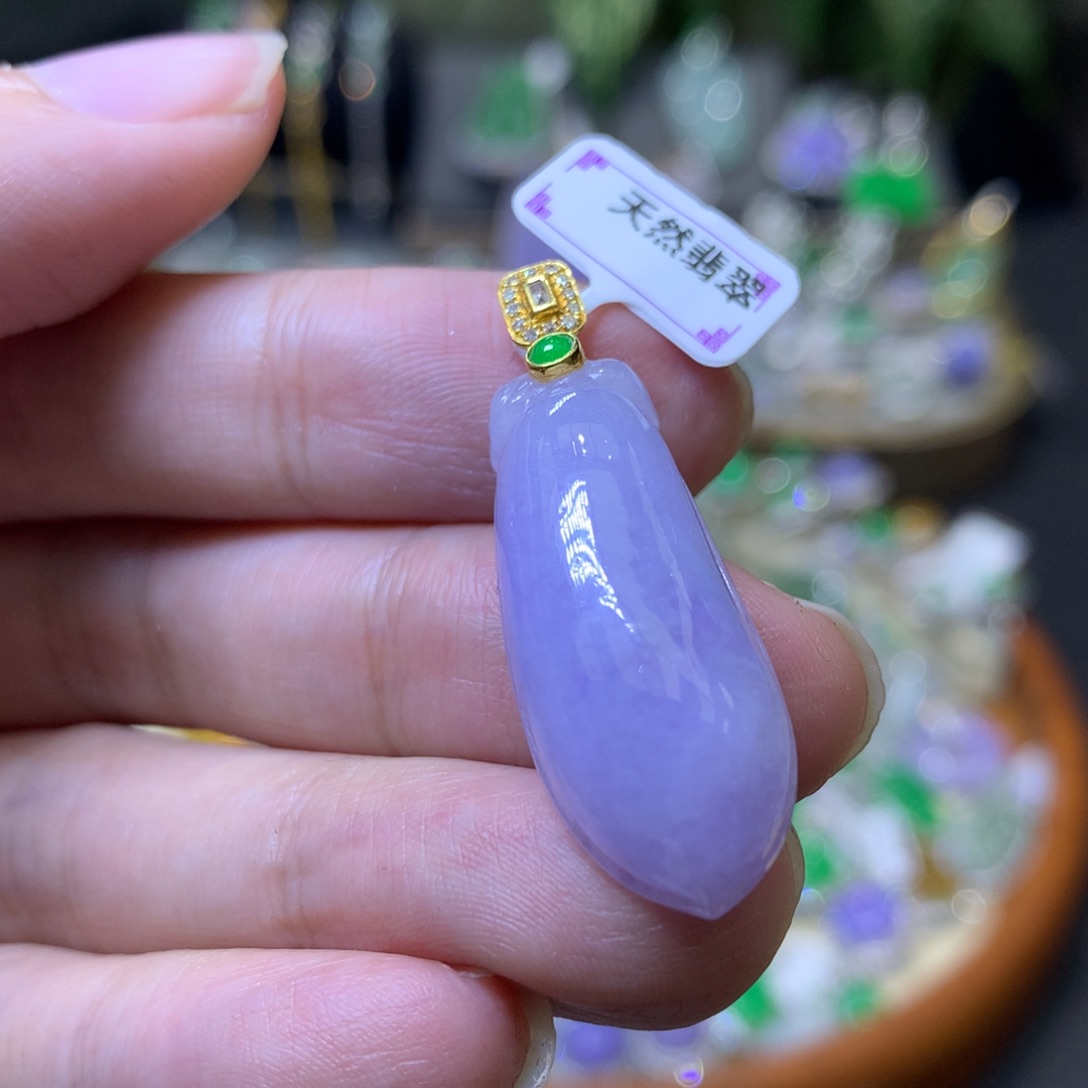 颈饰18K金镶嵌翡翠