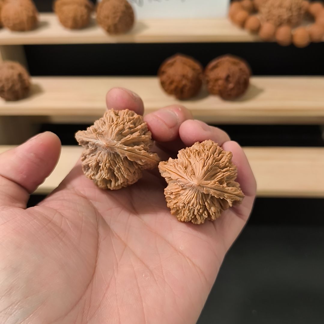 文玩核桃吊坠40虎头