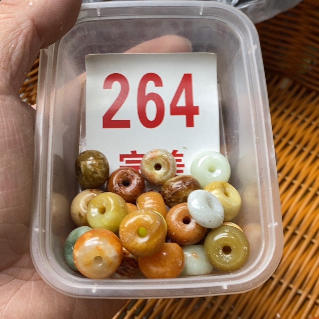 蛇纹石玉挂坠未镶嵌