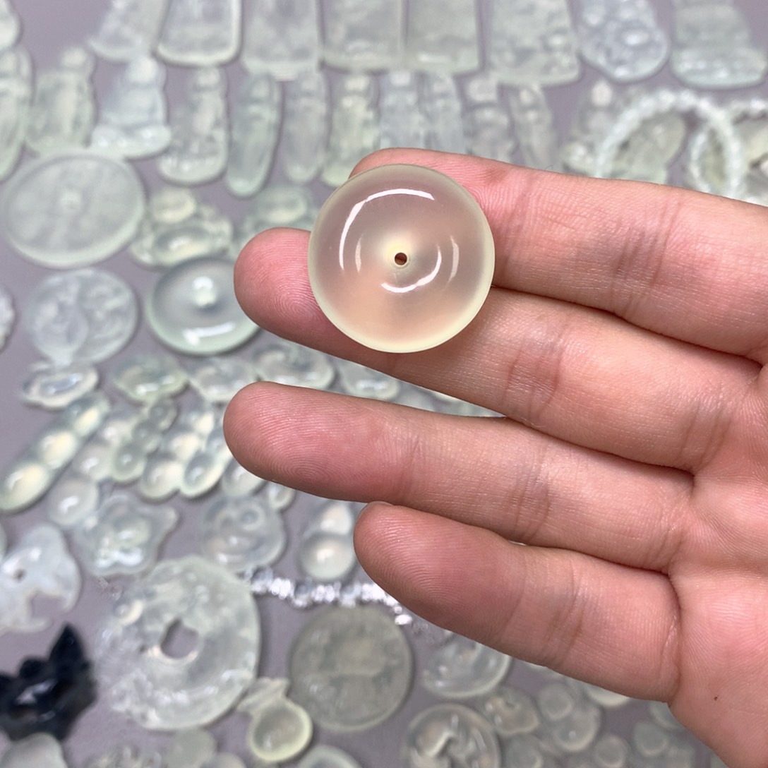 蛇纹石玉颈饰未镶嵌学****舟