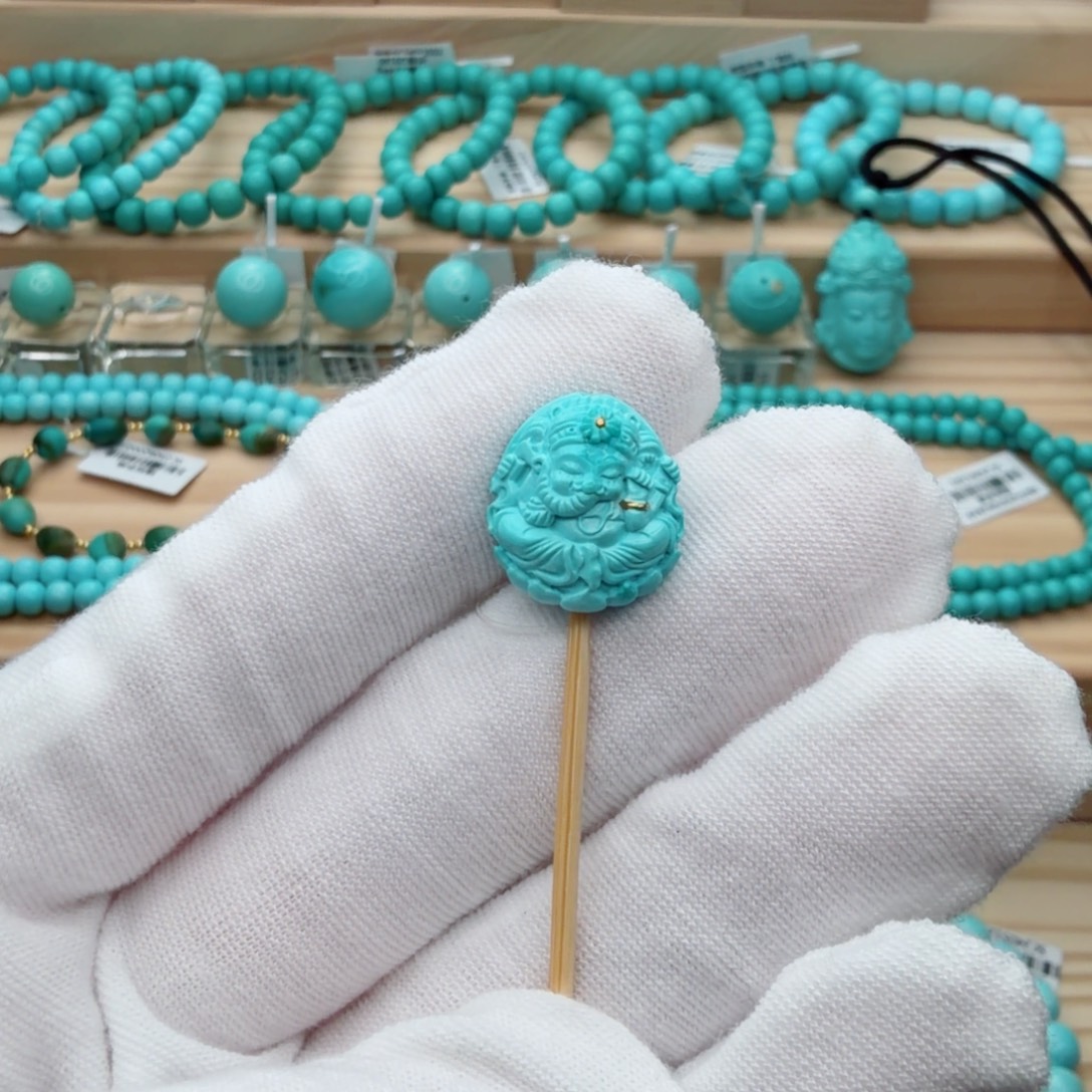 绿松石未镶嵌珠宝奇石