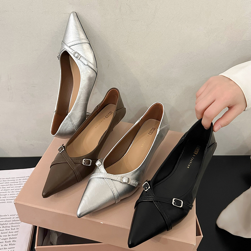 2025年春秋季新款法式黑色低跟鞋女细跟尖头单鞋气质名媛显瘦瓢鞋