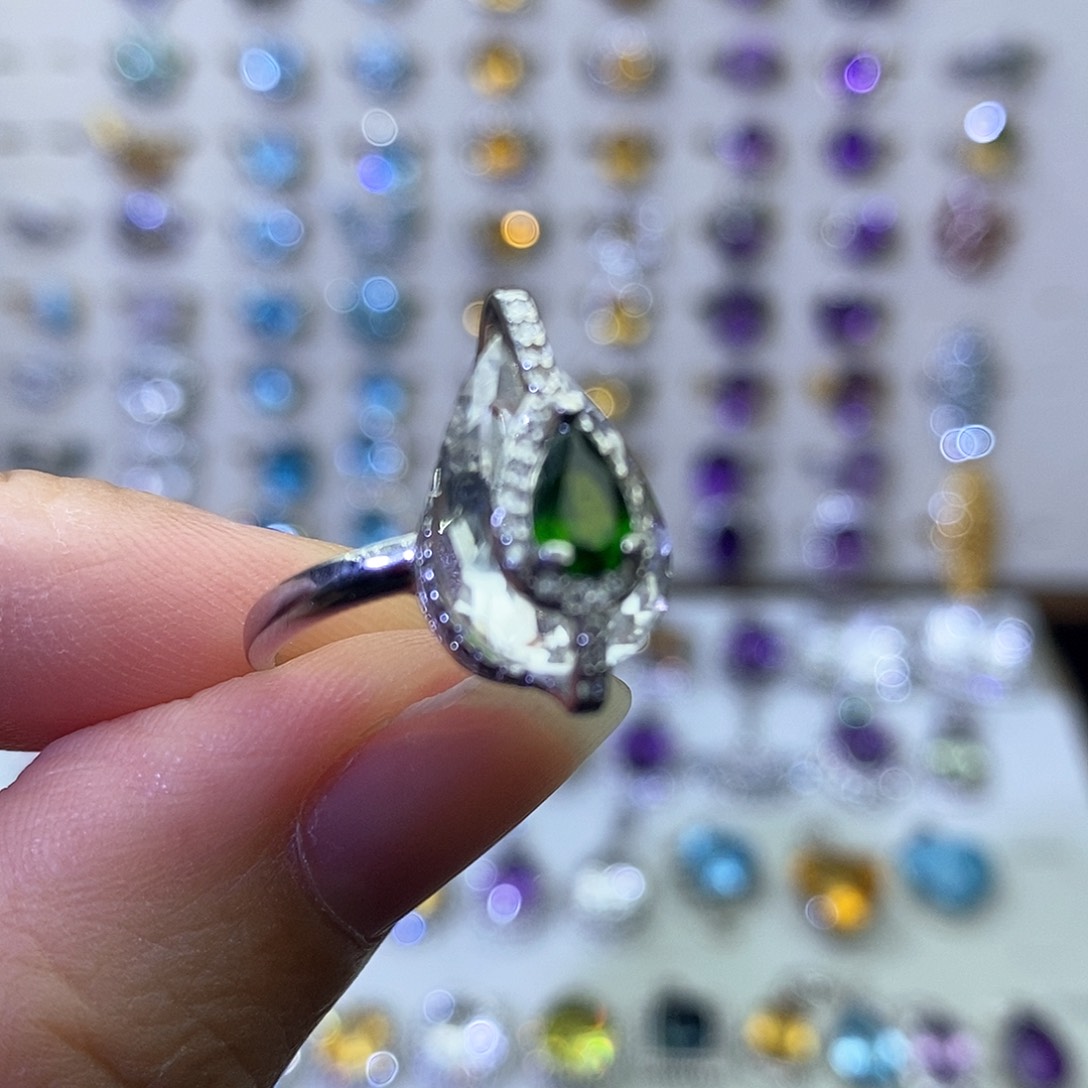 银S925镶嵌透辉石戒指不含证书