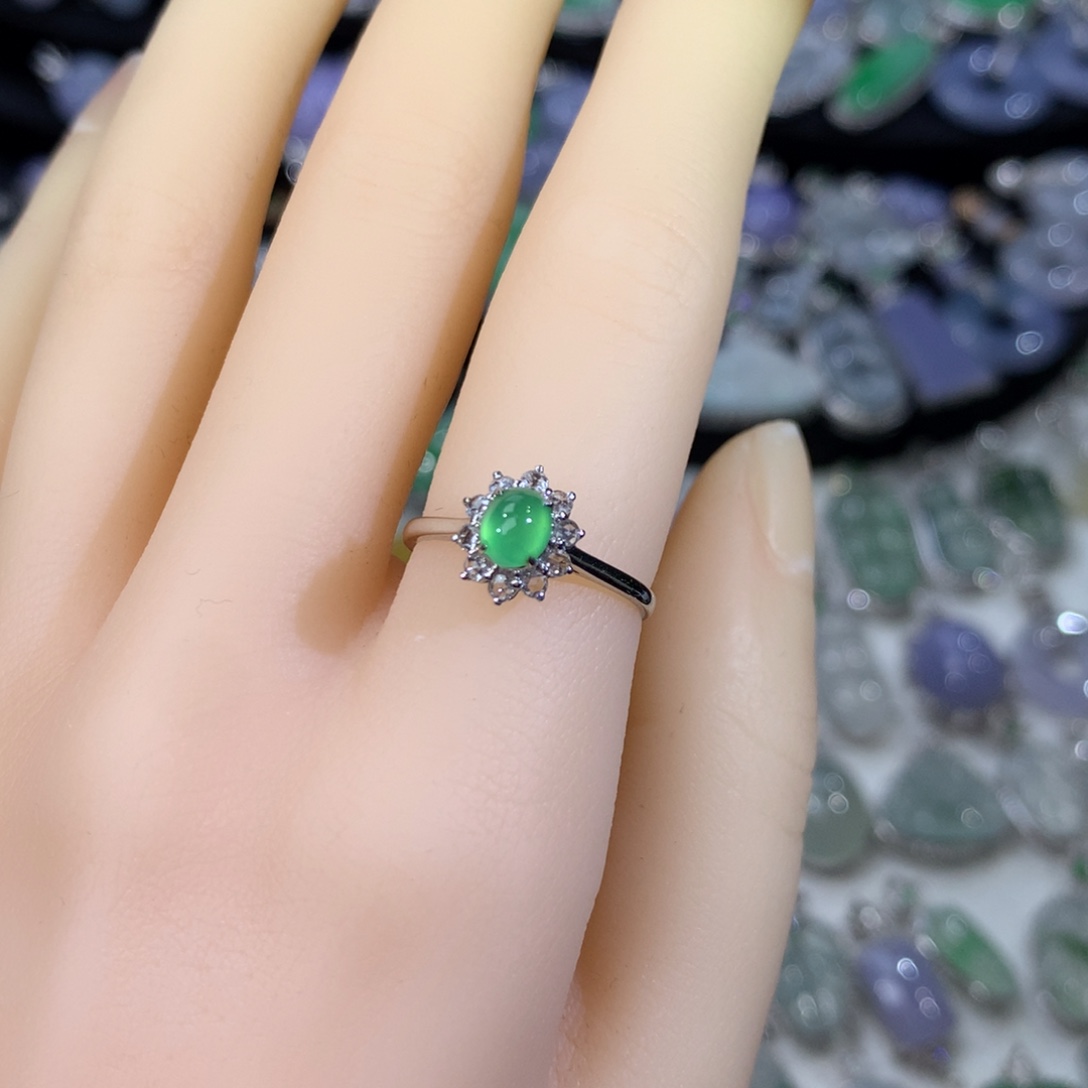 翡翠18K金镶嵌戒指