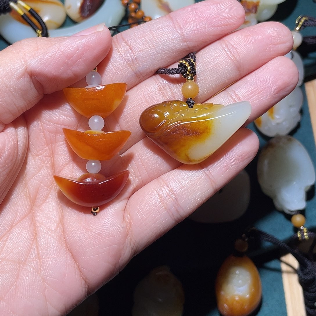 一***一和田玉未镶嵌颈饰