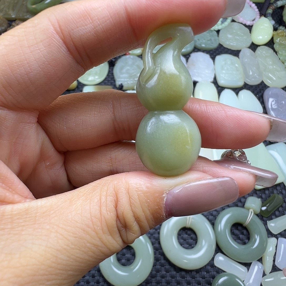 和田玉未镶嵌颈饰福利漏，不退不换，卡40