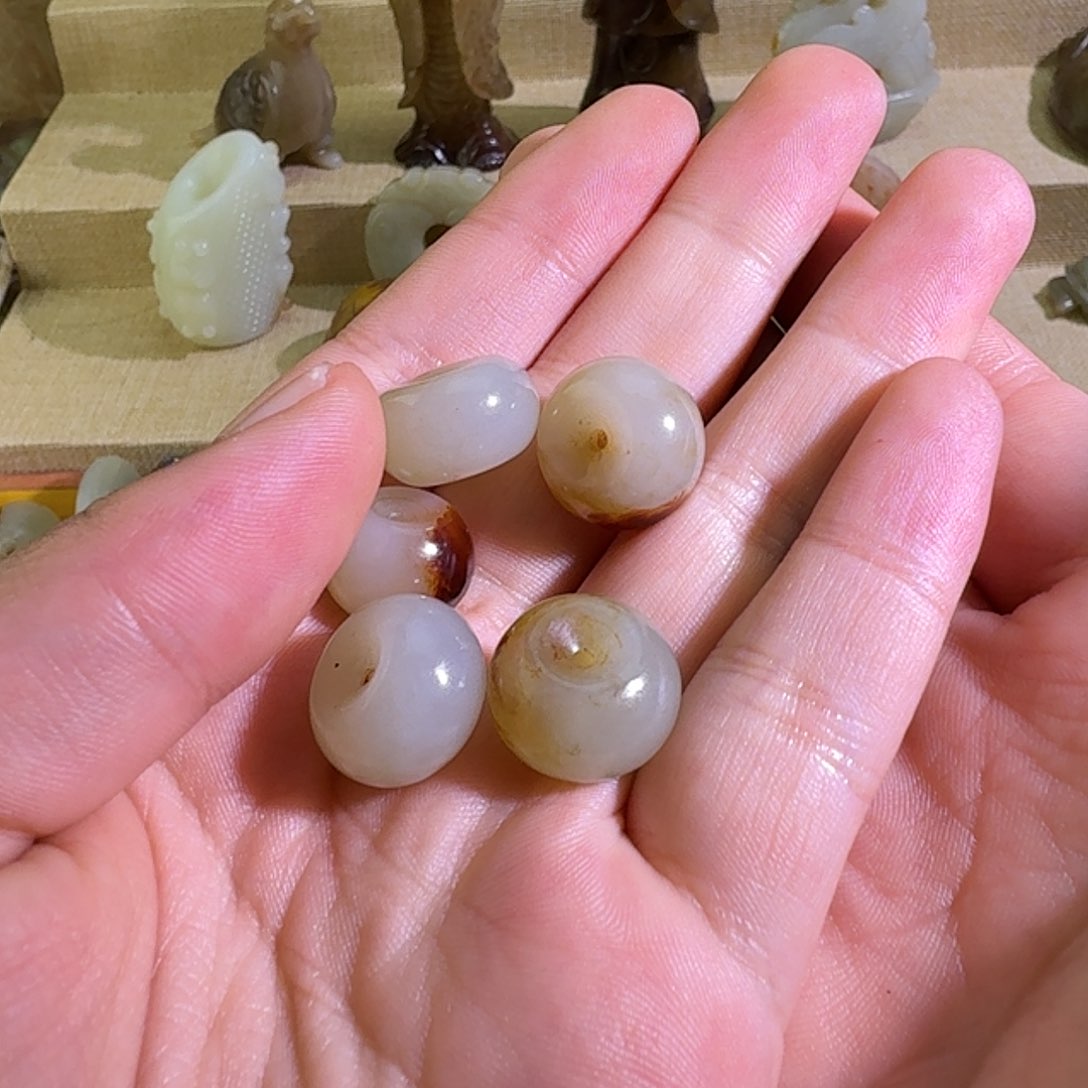 走***看和田玉未镶嵌挂件