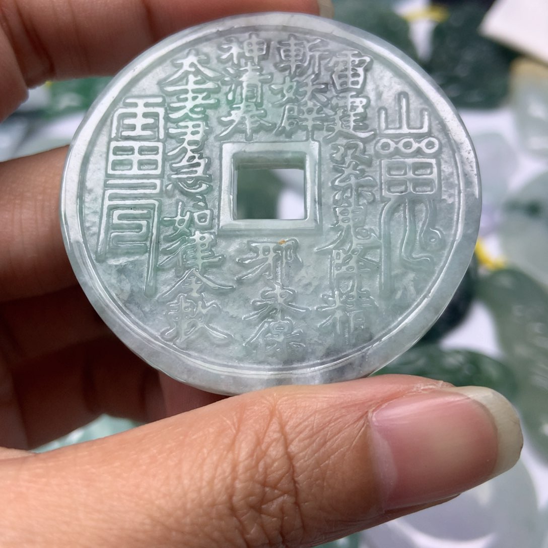 翡翠颈饰未镶嵌天然翡翠