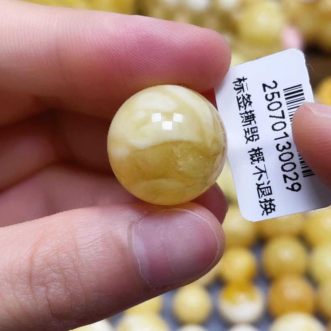 蜜蜡未镶嵌裸石18.8mm.瑕