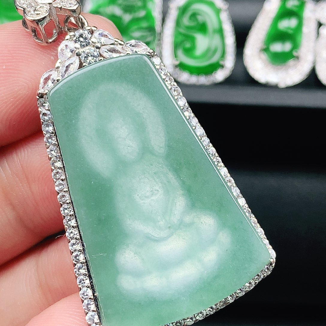 翡翠颈饰未镶嵌天然