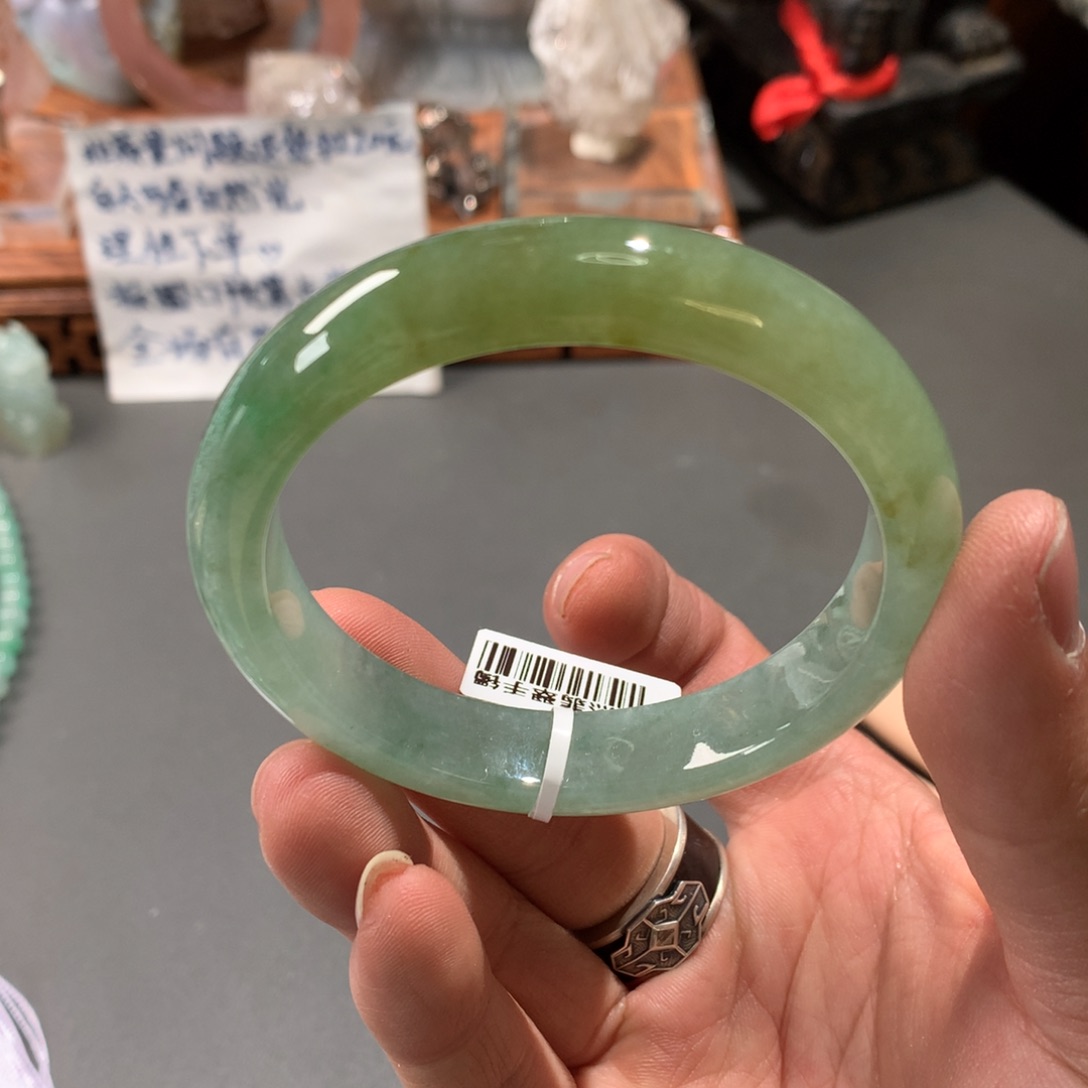翡翠手镯未镶嵌55圈口