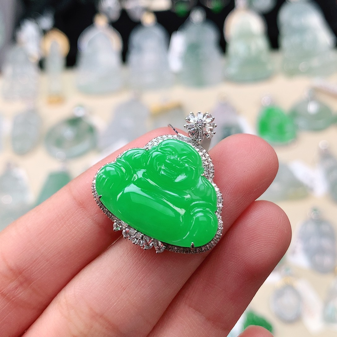 翡翠18K金镶嵌颈饰佛公