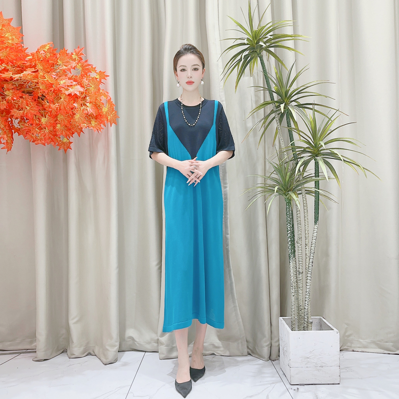 9535孔雀蓝织花背带针织连衣裙显瘦设计师优雅时尚轻奢气质夏季