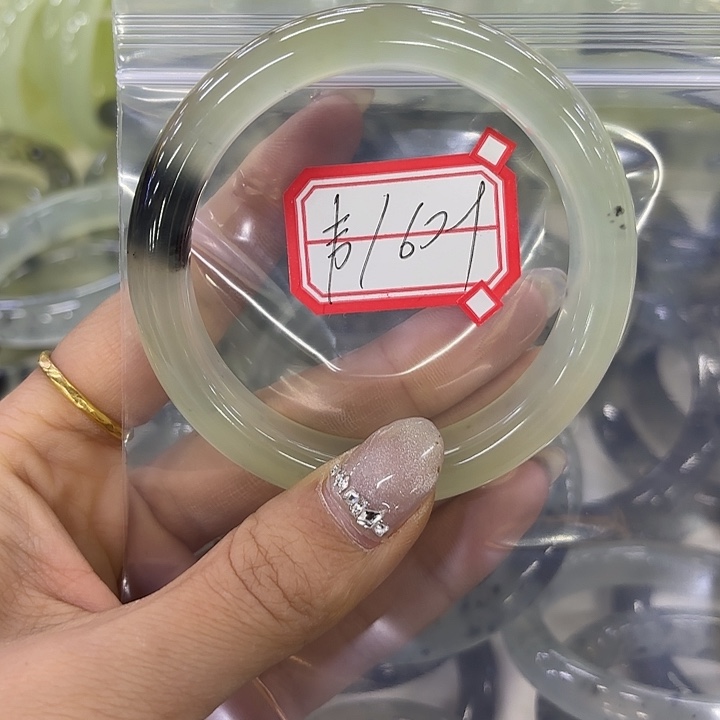 韦***仙蛇纹石玉未镶嵌手镯