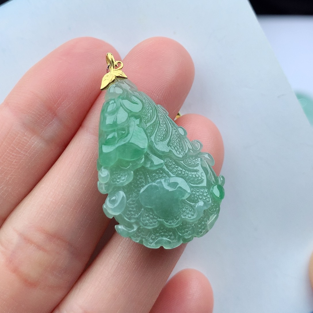 翡翠颈饰18K金镶嵌翡翠