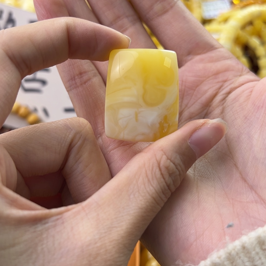 琥珀珠宝奇石未镶嵌