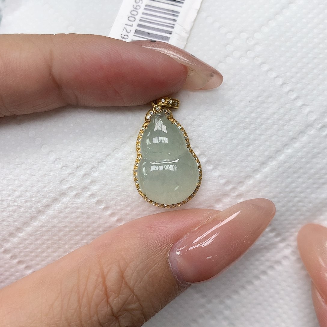 颈饰18K金镶嵌翡翠