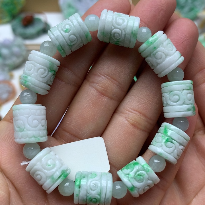 翡翠颈饰未镶嵌翡翠