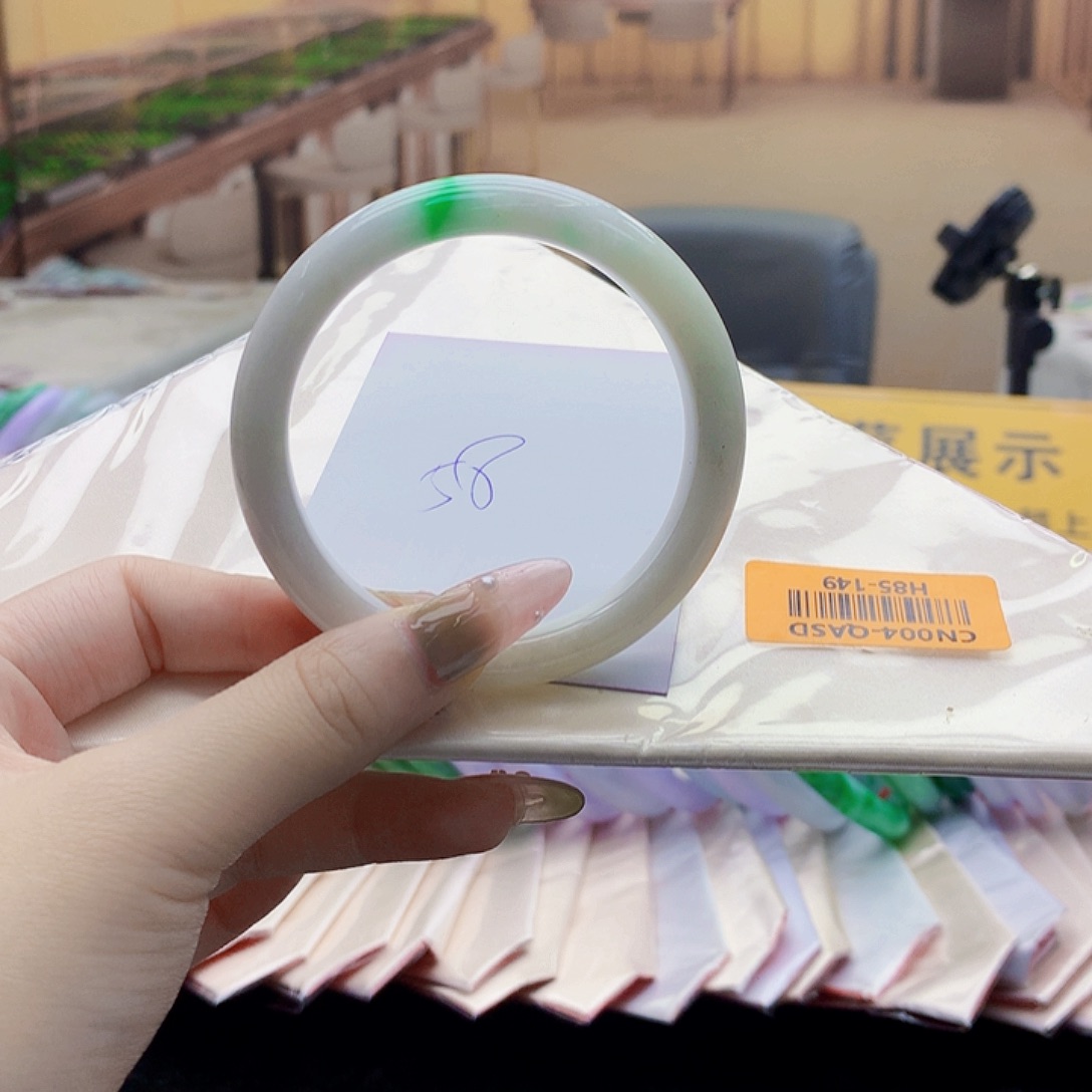 翡翠手镯未镶嵌ghjhgjhggjh