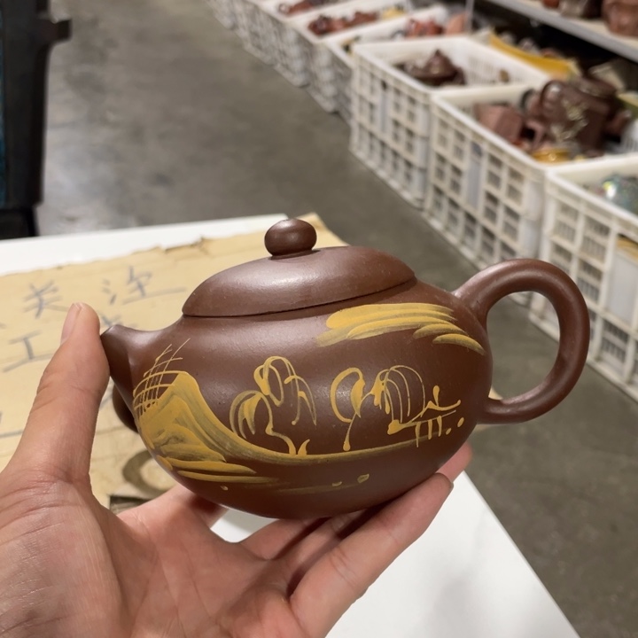 老厂紫砂壶一件。