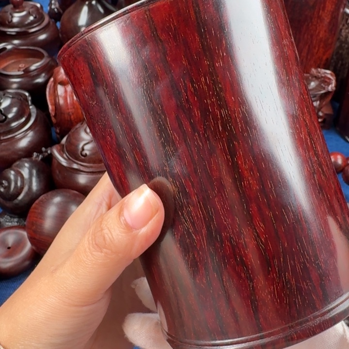 I***士小叶紫檀把件笔筒