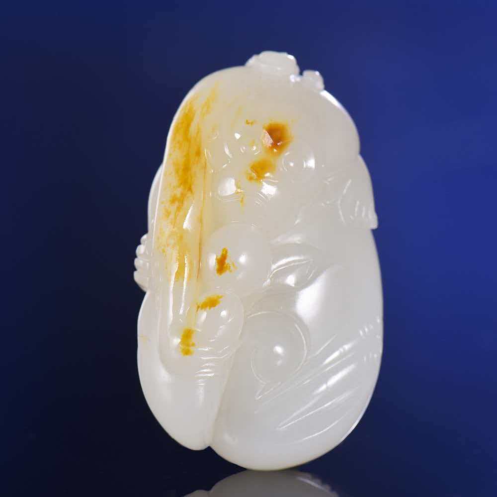 和田玉 灵猴献寿  温润细腻 苏工精雕挂件