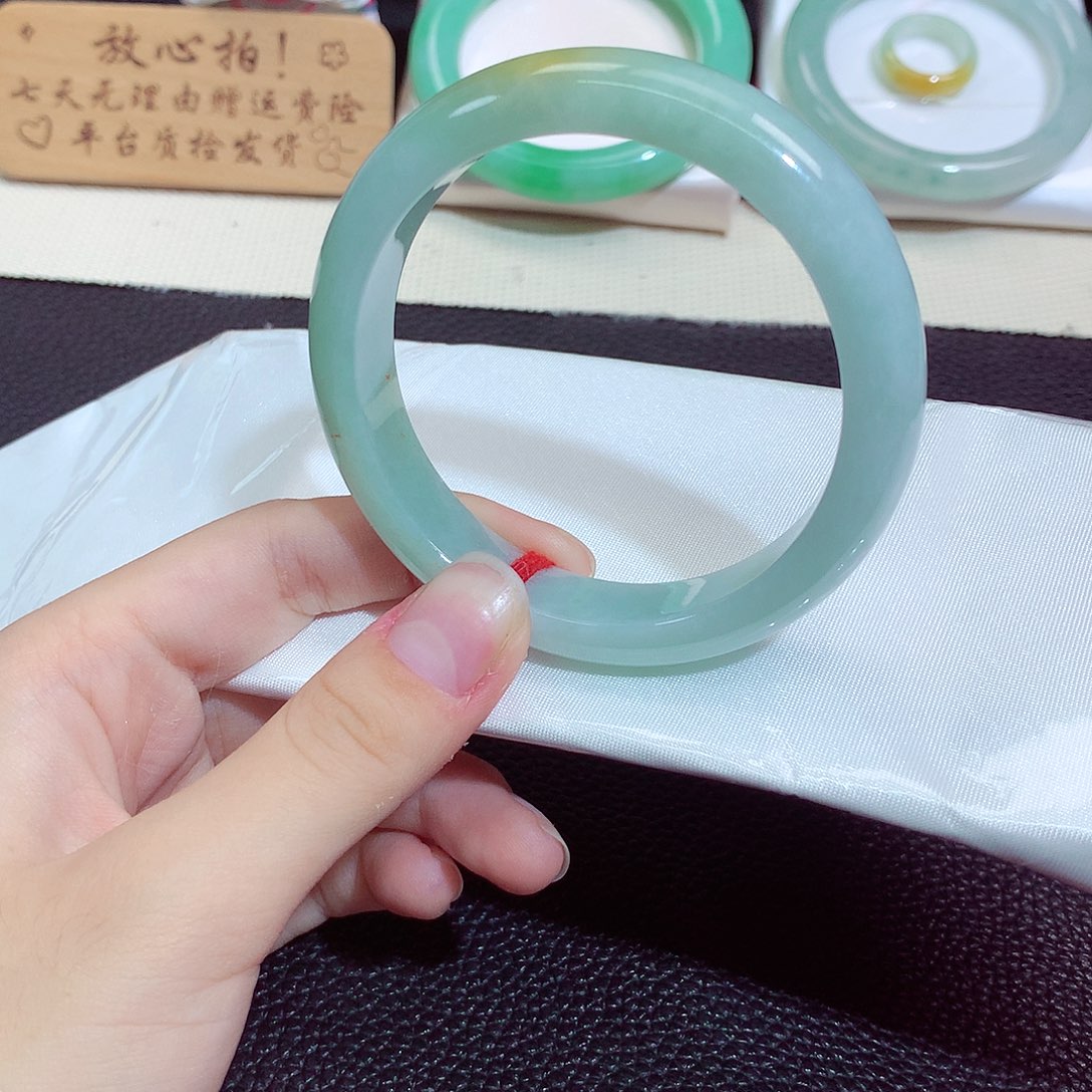 翡翠未镶嵌手镯9017