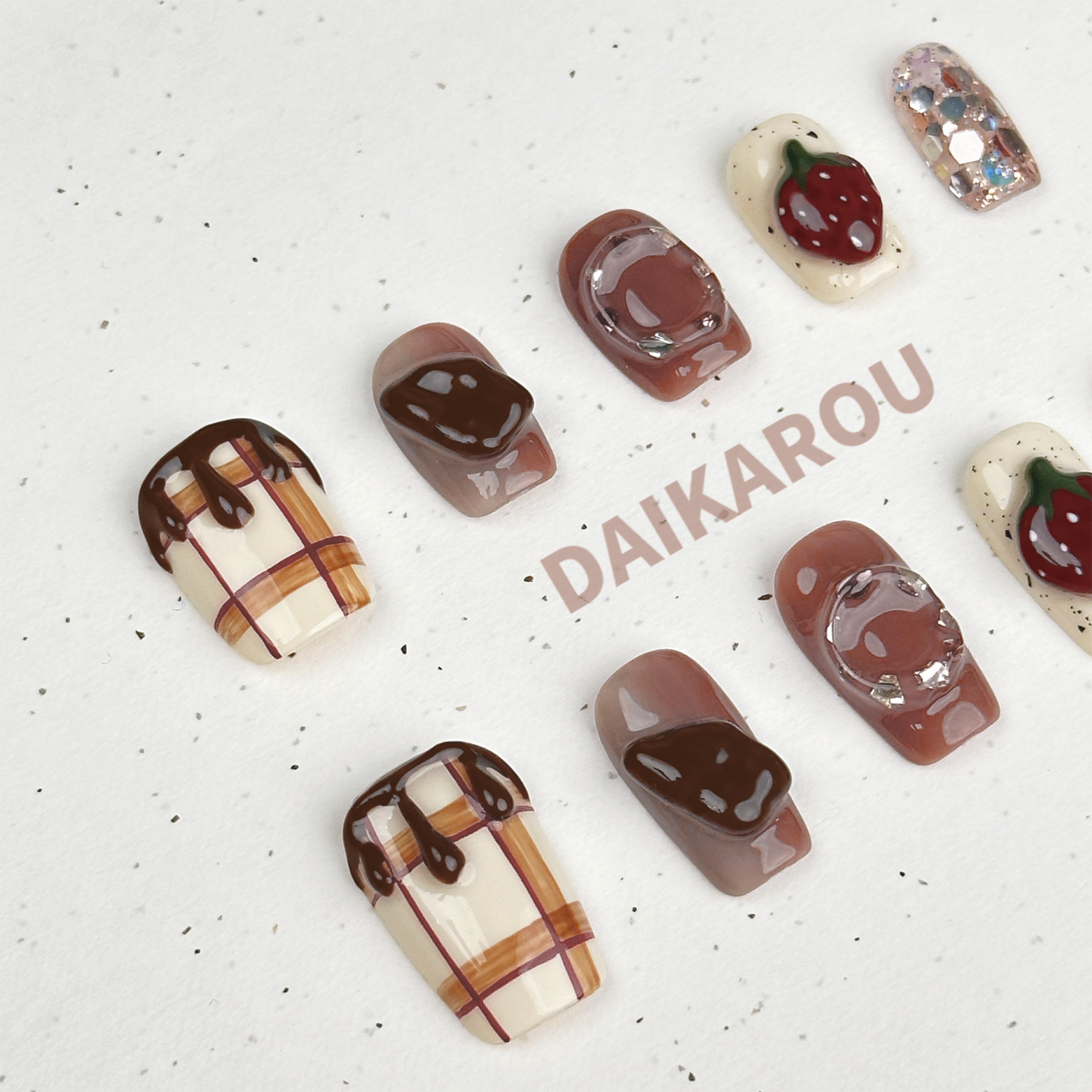 草莓布丁 黛卡柔 预售 铁刘海 此度手工穿戴甲10片