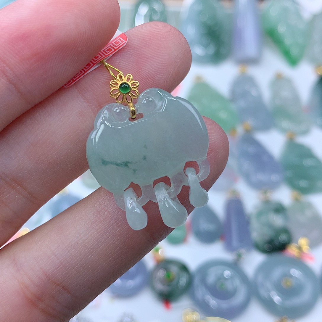 翡翠颈饰18K金镶嵌锁