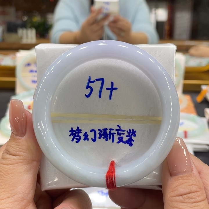 翡翠手镯未镶嵌翡翠
