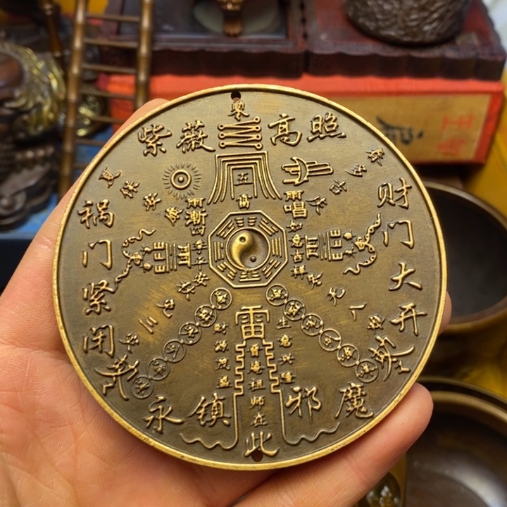 铜器摆件做工精良